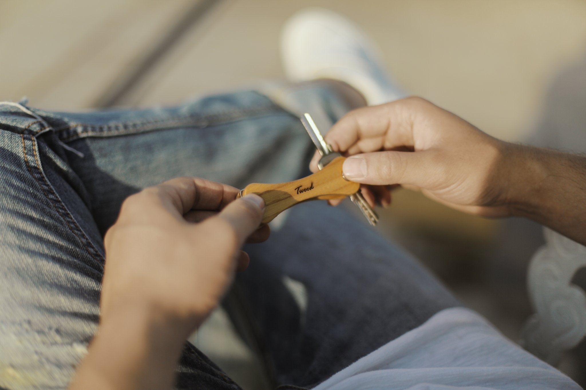 Wooden Keychain - Handcrafted Retractable 6-Key Holder - TwoodWooden KeychainTwoodshoppingbeigeCompactEco-FriendlyGift